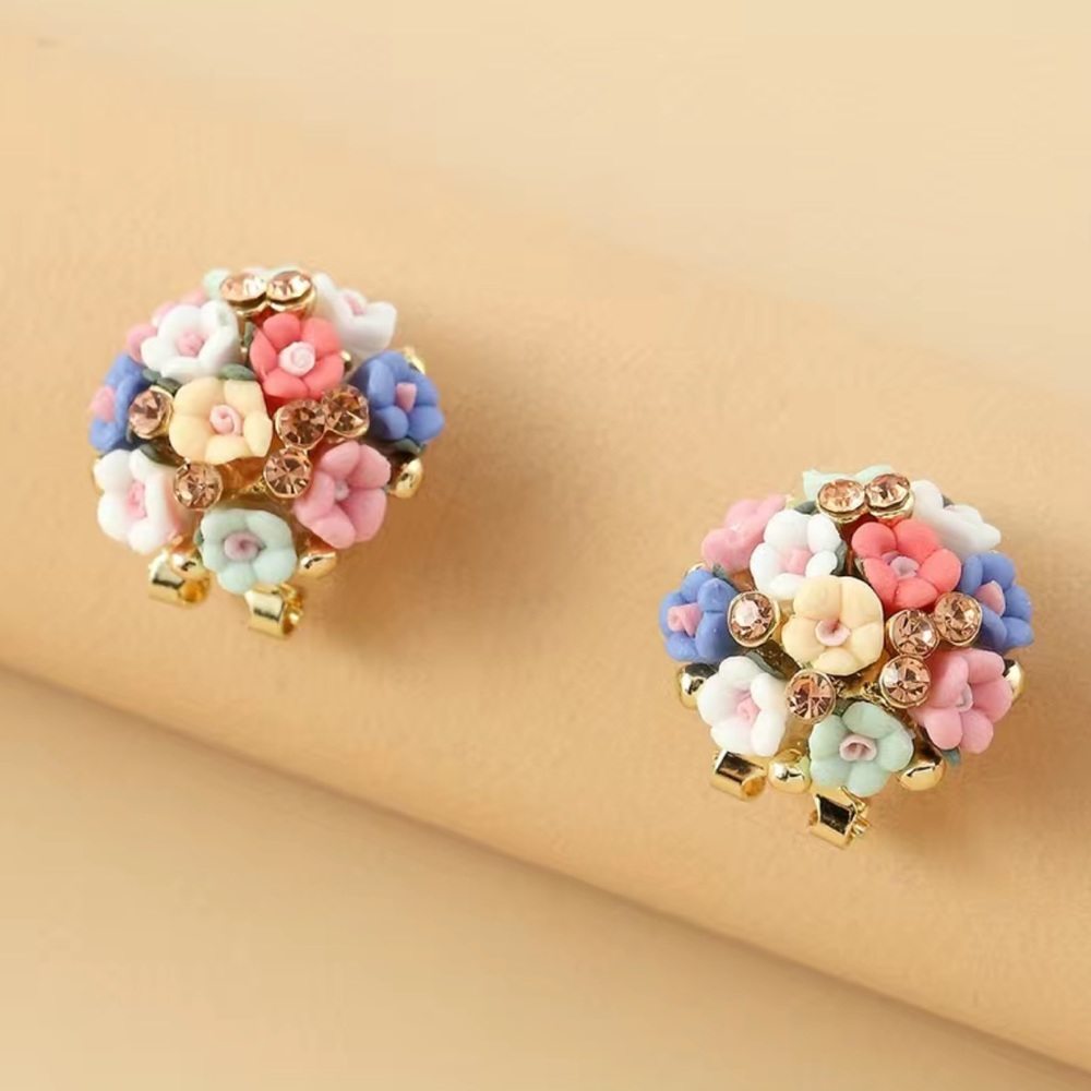 NWT Vintage style cottagecore coquette zircon cluster floral earrings multicolor